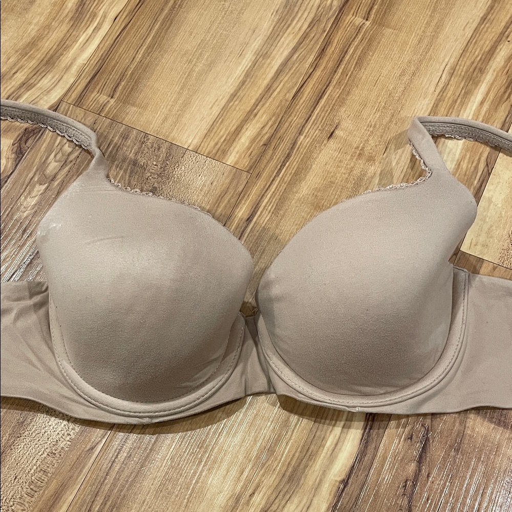 Seamless Tan VS Pink Bra